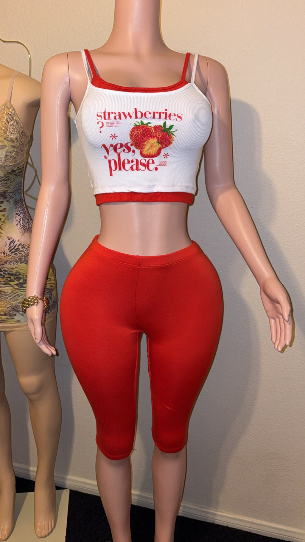 strawberrie fantasy Crop Top