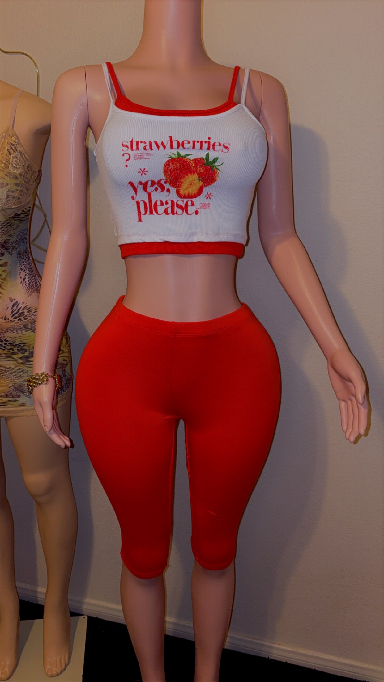 strawberrie fantasy Crop Top